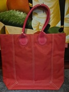 Czerwona torba Clarins