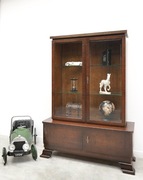 Zabytkowa witryna z lat 30-tych w stylu art deco. Po renowacji. 