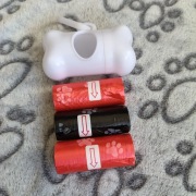 Etui na woreczki na psie kupy i zestaw worków