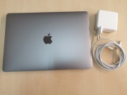 MacBook Pro 13 M1 A2338 | IDEALNY DAWCA | Gabinetowy + Zasilacz