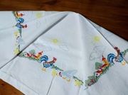 Ręcznie haftowany obrusik 82x80