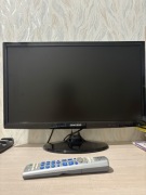 Monitor Samsung T24C300 z pilotem