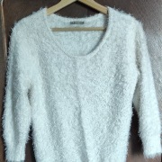 Biały puchaty sweterek orsay M/38