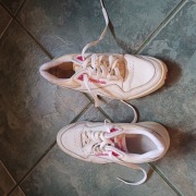 Używane białe buty damskie REEBOK - rozmiar 4 1/2 - 23 cm - Tanio!