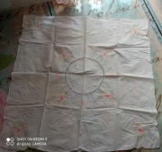 Zestaw 4szt. obrusów haftowanych 80x80 cm plamy na przeróbki DIY