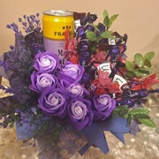 Piękny bukiet z kwiatami, cukierkami i winem musującym!!!!