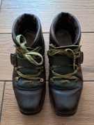 Stare niemieckie buty narciarskie kołkowane dla kolekcjonera Retro