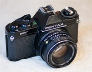 Aparat analogowy Pentax MV i obiektyw Pentax-M 2/50