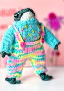 Żabka handmade amigurumi 13 cm w sweterku maskotka ręcznie robiona unikat