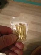 Zestaw nitów służące do trwałego łączenia materiałów, takich jak metale 