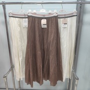 Spódnica damska w modnym kroju – kobiecy akcent na lato