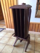 Stary, antyczny, gazowy grzejnik secesyjny