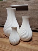 Białe wazony dekoracyjne 