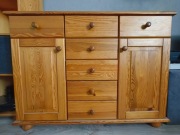 Komoda z drewna sosnowego Meble Doktór