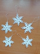 GWIAZDKA NA SZYDEŁKU OZDOBA ŚWIĄTECZNA ZAWIESZKA 8 CM