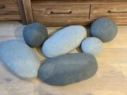 Poduchy-kamienie ozdobne  - 6szt. różne wielkości.