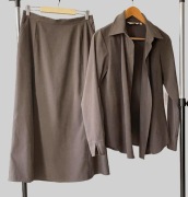 Elegancki komplet spódnica i bluzka EWM - rozmiar M/L - oliwkowy