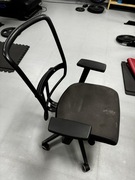 Krzesło biurowe bez siatki na oparciu