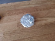 Przypinka broszka szara srebrna 9cm nowa