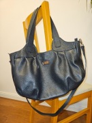 Shoper torebka skórzana czarna Venezia prawie nowa na ramię długi pasek