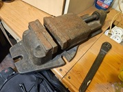 Stare imadło maszynowe do renowacji