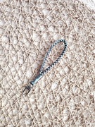 Breloczek do kluczy ręcznie robiony metodą makramy zielono-szary brelok 