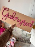 napis na ścianę do pokoju dziecka z serduszkiem  8 literek 