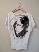 Bluzka nietoperz z twarzą kobiety