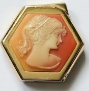 Kolekcjonerska zapalniczka Royal Elsa z kameą