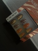 Sztuczne paznokcie tipsy