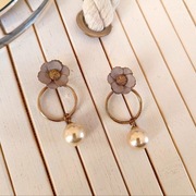 Kolczyki sztyfty wkrętki kwiaty kwiatki perełki fioletowe purple złote wisz