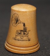 Naparstek Kolekcjonerski drewniany gramofon 1906