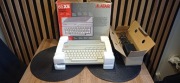 Atari 65XE zaplombowane z zasilaczem i kartonem.