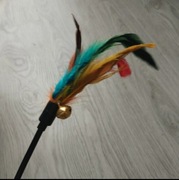 Zabawka wędka piórka na patyku dla kota 