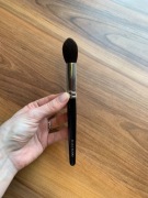 Hakuhodo Tapered Brush – pędzel stożkowy (rozświetlacz /bronzer / róż)