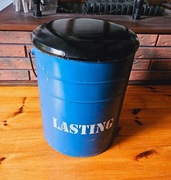 Meble VOX - stylizowany, metalowy pojemnik - puf Basket niebieski