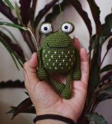 Żaba żabka amigurumi handmade maskotka na szydełku brelok  prezent 