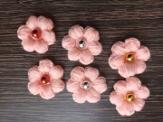 Kwiatki wełniane na szydełku z koralikiem zestaw 