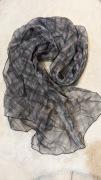 Szal w kratę odcienie szarości