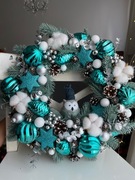 Wieniec noworoczny. Wianek na drzwi, komin, ścianę o średnicy 43 cm.