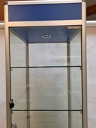 Elegancki regał ekspozytor szklany witrynka do sklepu lub instytucji