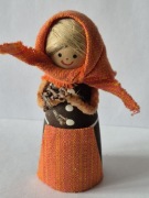 Miniaturowa laleczka ludowa