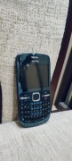 Nokia C3, stary telefon klawiszowy.