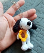 Piesek Snoopy wykonany na szydełku, brelok, zawieszka 