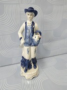 Figurka porcelanowa mężczyzna w surducie 