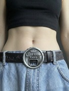 Pasek z metalową klamrą w formie otwieracza w stylu Corona