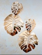 Liście monstery złote efektowne kolczyki Fashion Jewelry modne