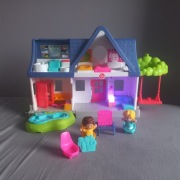 wesoły domek małego odkrywcy fisher Price Little people