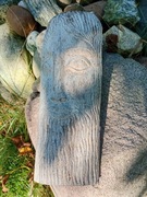 Rzeźba, głowa mężczyzny. Porządki w starym domu.