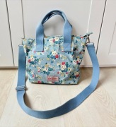 średniej wielkości torebka niebieska w kwiatki Cath Kidston jak nowa